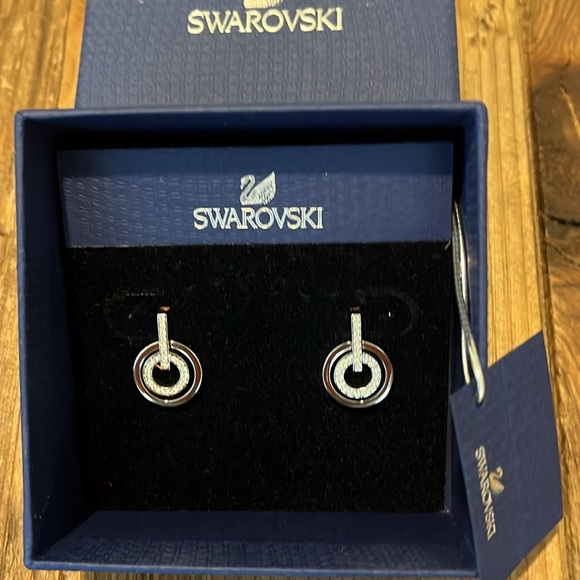 Swarovski Crystal Two-Tone Crystal Earings - Picture 5 of 5